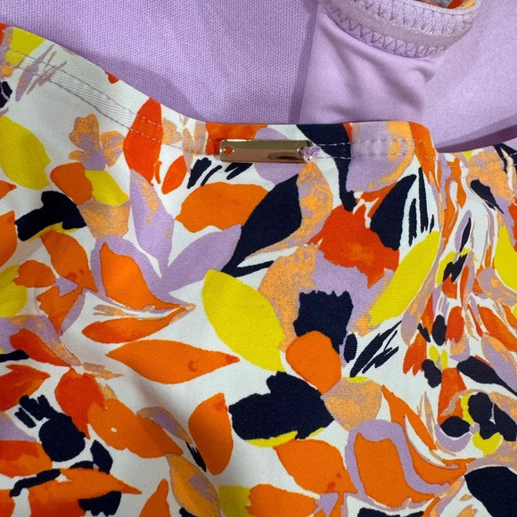 Women's Twist Front
Bandeaukini Swim Top Sz : M - Picture 11 of 11